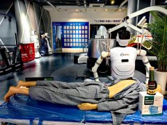 湖南大学党委常委、副校长李肯立引见了胎声大